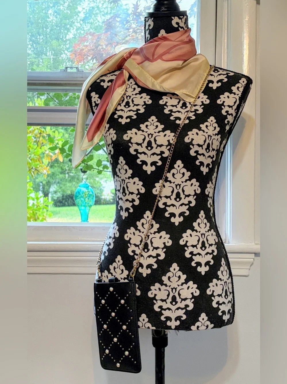 Kate Spade NY Pearl & Black Pebbled Iphone Sleeve Crossbody Bag